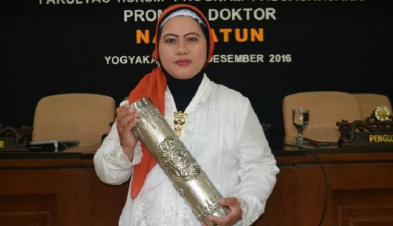 Nafsiatun Raih Gelar Doktor di Fakultas Hukum UGM