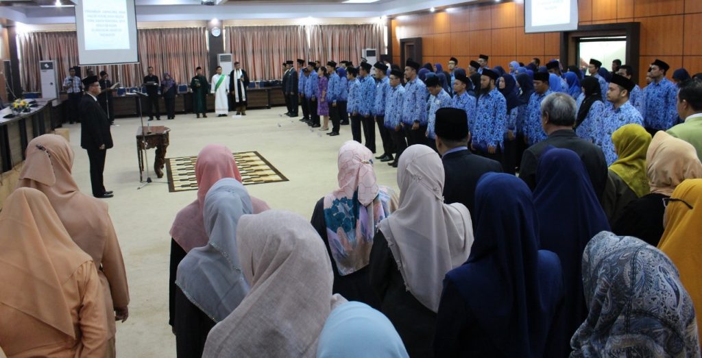 Dr. Sy. Hasyim Azizurrahman Dalam Pelantikan dan Pengambilan Sumpah