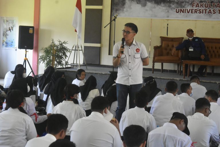 Seminar Pelatihan International English Language Testing System (IELTS) di Aula FH Untan