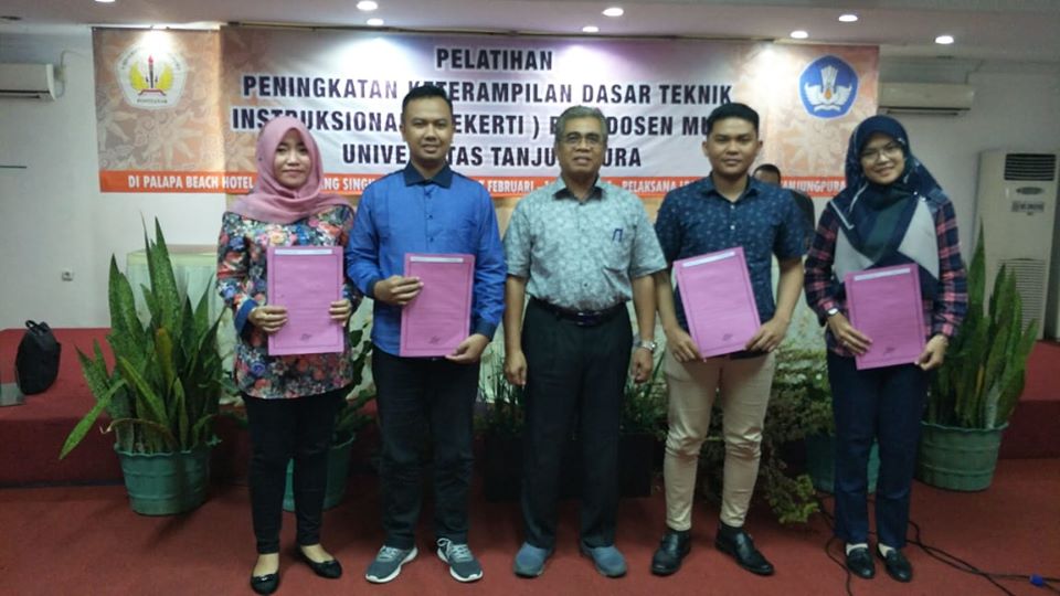 This image has an empty alt attribute; its file name is Fakultas-Hukum-Universitas-Tanjungpura-Kirim-Dosen-Muda-Ikuti-PEKERTI-3.jpg