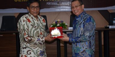 Anggota Ombudsman RI Johanes Widijantoro Jelaskan Pentingnya Pelayanan Publik kepada Mahasiswa UNTAN