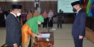 Rektor UNTAN Lantik Dr Sri Ismawati Sebagai Dekan Fakultas Hukum